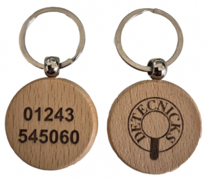 Wooden keyring detecnicks